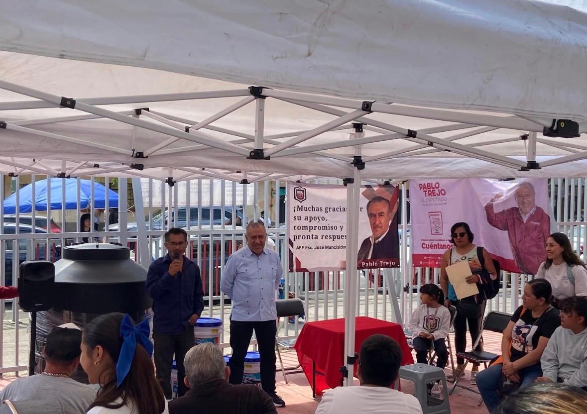 En un gesto de cercanía y compromiso con la comunidad escolar, el Diputado Pablo Trejo Pérez, Presidente de la Comisión de Hacienda del Congreso de la Ciudad de México, sostuvo un encuentro lleno de diálogo y sensibilidad con madres y padres de familia de la Escuela José Mancisidor Ortiz, en Iztacalco, donde se compartieron preocupaciones, pero también soluciones