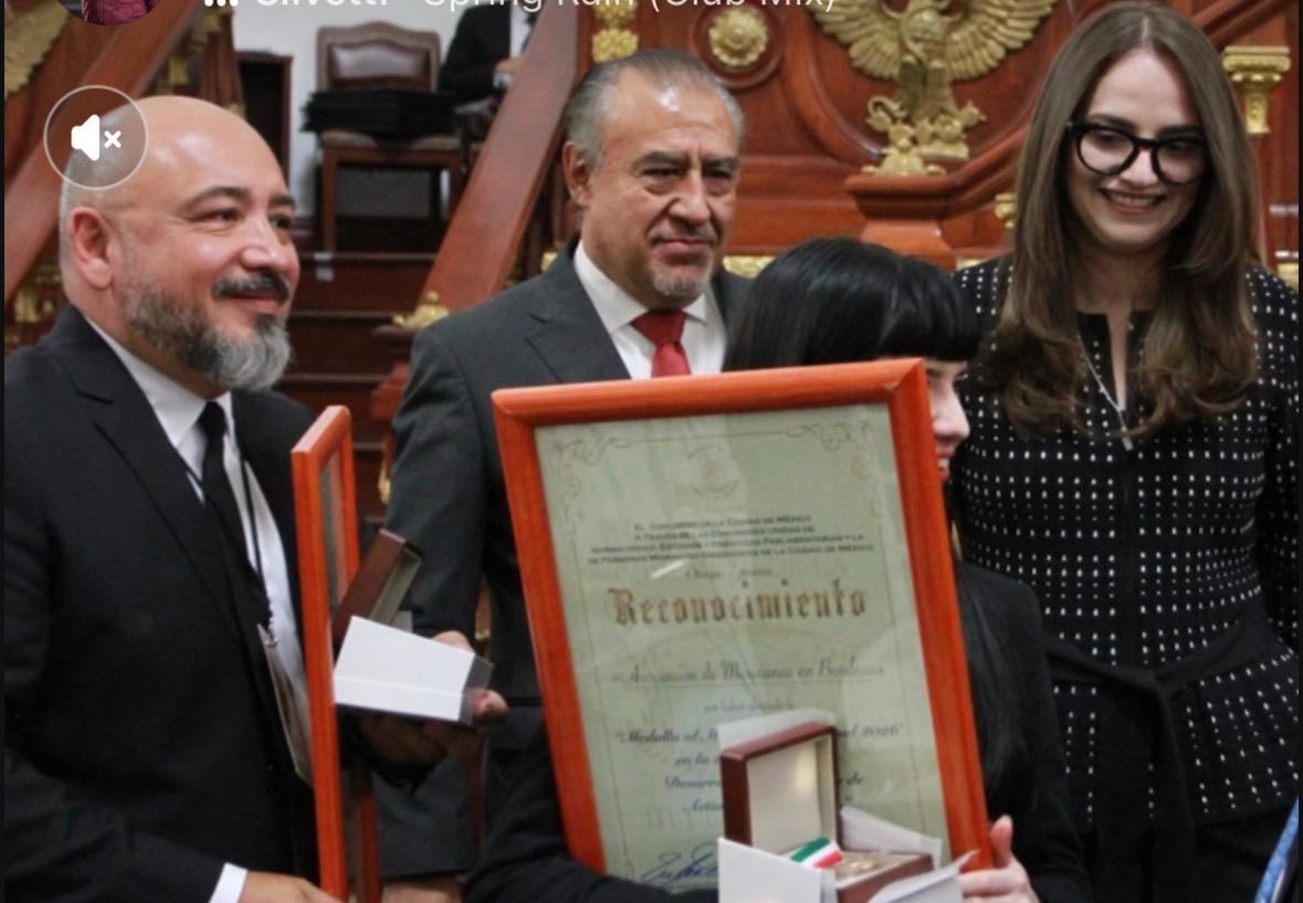En el Congreso de la Ciudad de México, el Diputado Pablo Trejo Pérez celebró con orgullo la histórica entrega de las Medallas al Mérito “Hermila Galindo” e “Ifigenia Martínez” en 13 rubros que honran a quienes transforman la capital