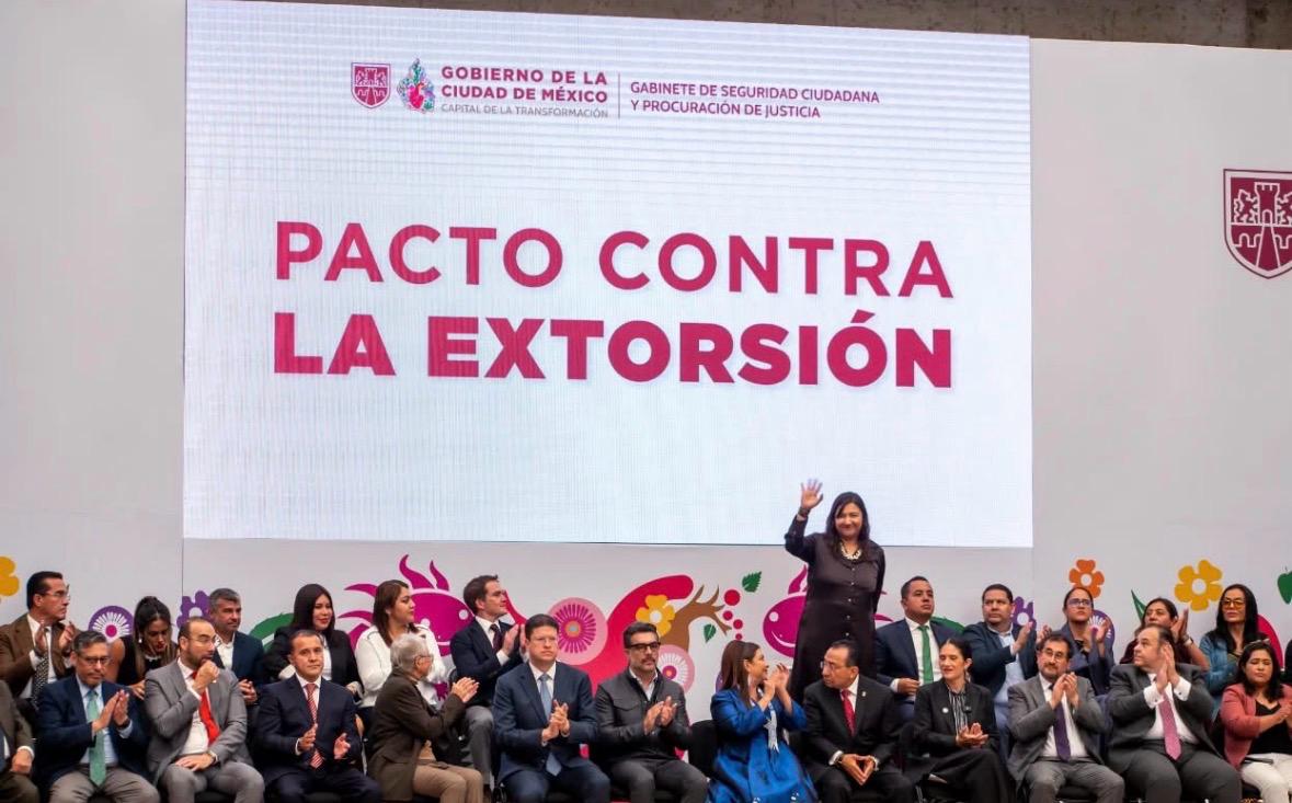 Con firme compromiso por la paz y la protección de las familias, desde el Centro Histórico la Maestra Nancy Marlene Núñez Reséndiz suscribe el histórico Pacto Anti-Extorsión impulsado por la Jefa de Gobierno Clara Brugada Molina para blindar la seguridad de la capital