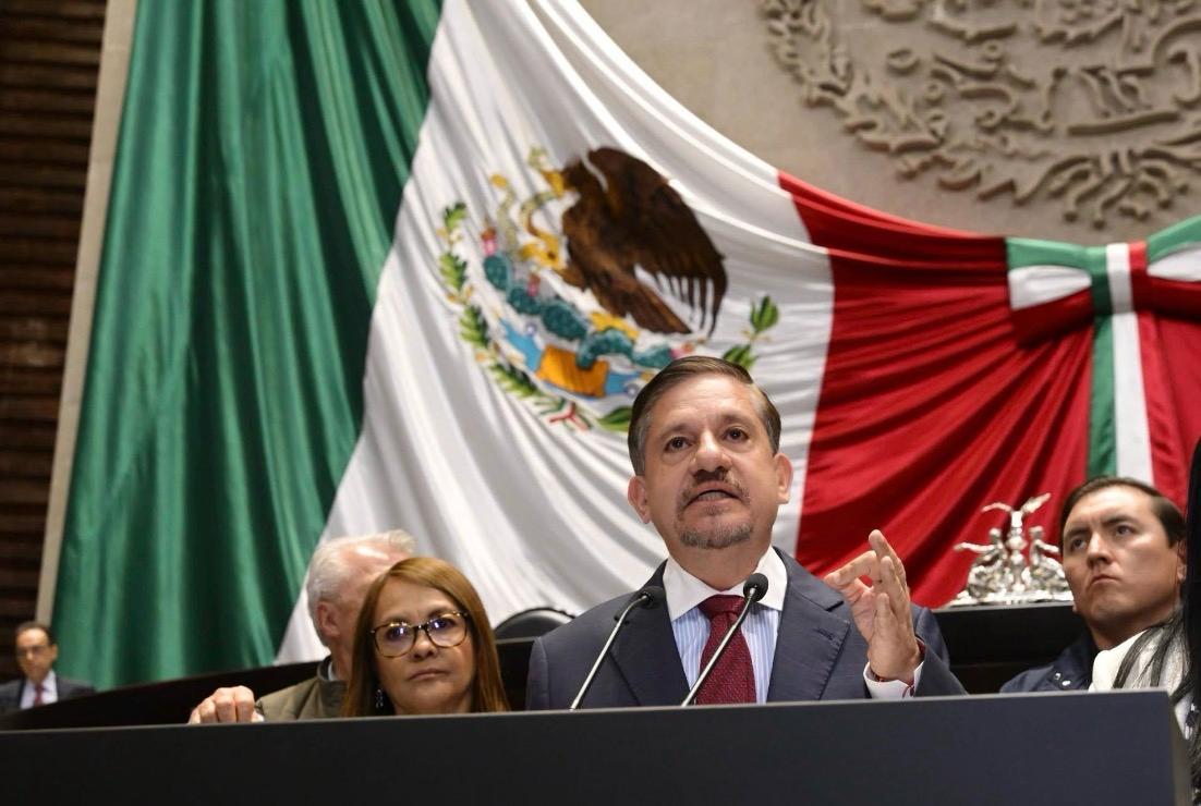 Con un tono de alerta y preocupación genuina, el Diputado Federal por Querétaro, el Doctor Luis Humberto Fernández Fuentes, advirtió sobre los riesgos crecientes que enfrentan niñas, niños y adolescentes en el entorno digital, al señalar que existe una seria duda sobre la capacidad actual del Estado para garantizar su seguridad cibernética