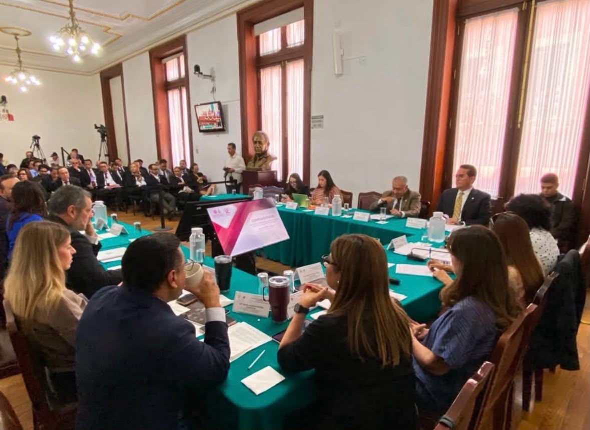 El Diputado Pablo Trejo Pérez, integrante del Congreso de la Ciudad de México y representante del Distrito de Iztacalco, participó de manera destacada en la comparecencia de la Alcaldesa de Venustiano Carranza, Evelyn Parra Álvarez, en un ejercicio plenamente republicano de rendición de cuentas, transparencia y fortalecimiento de las instituciones democráticas