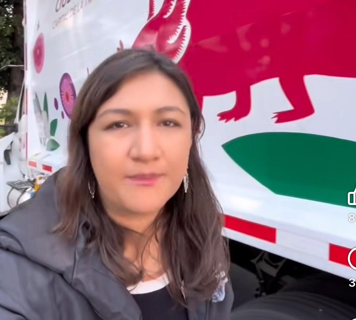 En un avance contundente hacia una demarcación más limpia y ordenada, la alcaldesa de Azcapotzalco, la maestra Nancy Marlene Núñez Reséndiz, encabezó con firmeza la recepción de dos nuevos camiones recolectores de basura en el Campamento Hormiga, consolidando acciones concretas que impactan directamente en la vida cotidiana de la ciudadanía