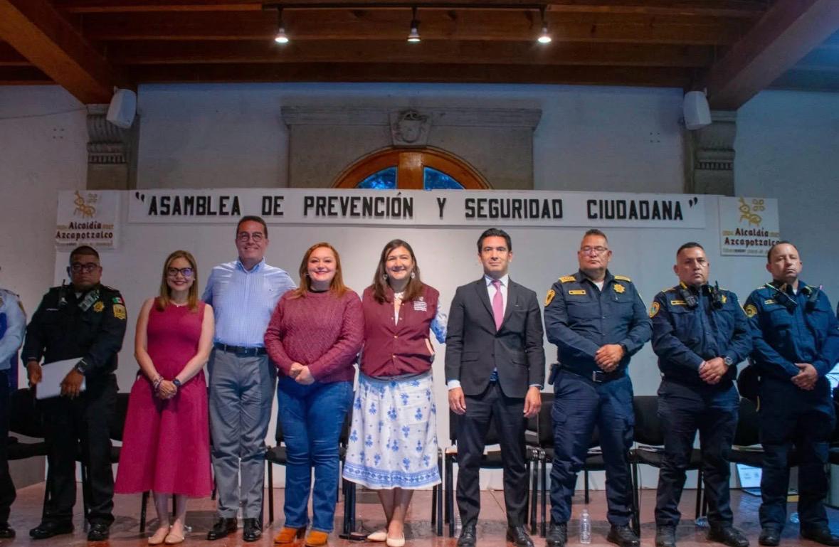 Con un mensaje firme y sin titubeos frente a los retos en materia de seguridad, la alcaldesa de Azcapotzalco, la maestra Nancy Marlene Núñez Reséndiz, encabezó la Asamblea de Prevención y Seguridad Ciudadana, donde dejó claro que en su administración no habrá espacio para la improvisación ni la tolerancia frente a la delincuencia