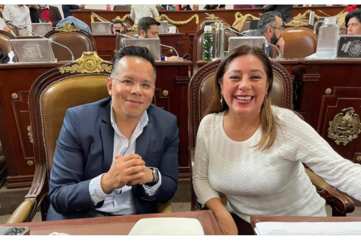 Xóchitl Bravo Espinosa y Carlos Mirón convocan a las y los tlalpenses a fortalecer la unidad y el compromiso con la soberanía nacional en la explanada de la Alcaldía Tlalpan La Diputada Xóchitl Bravo Espinosa y el Diputado Carlos Mirón hicieron un llamado a las vecinas y vecinos de Tlalpan para participar este sábado 13 de junio a las 10:30 horas en la explanada de la Alcaldía Tlalpan