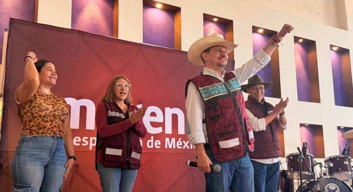 Luis Humberto Fernández Fuentes recorrió las calles de Ezequiel Montes para encontrarse, una vez más, con sus vecinas y vecinos, quienes lo recibieron con calidez, afecto y confianza, reflejo de la cercanía que ha construido a lo largo de los años mediante el trabajo permanente en territorio
