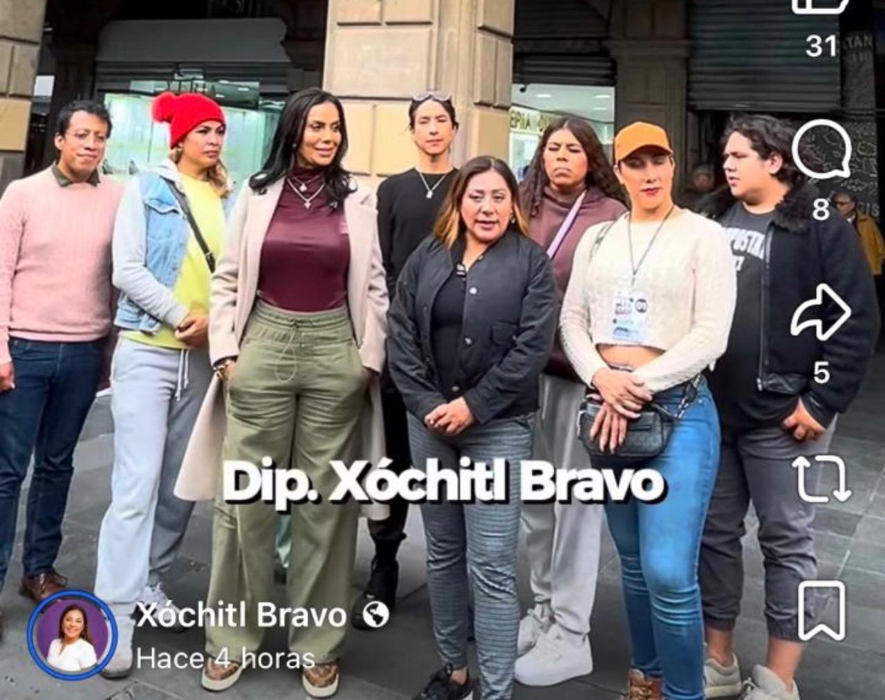 La Diputada Xóchitl Bravo Espinoza, Coordinadora del Grupo Parlamentario de MORENA en el Congreso de la Ciudad de México, manifestó su profundo orgullo por vivir en una ciudad que ha hecho de la inclusión, la igualdad y el respeto a los derechos humanos una forma de gobierno y de convivencia social, al participar en la colocación de las banderas de la diversidad con motivo del Mes del Orgullo