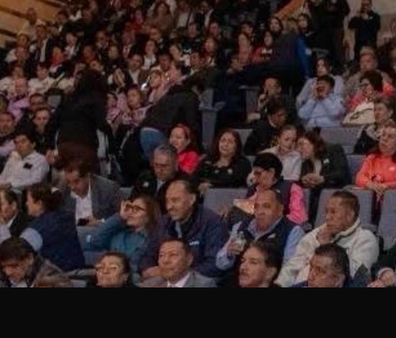 En un ambiente de celebración, unidad y fortaleza sindical, el Licenciado Marco Antonio García Ayala, Presidente de la Federación de Sindicatos de Trabajadores al Servicio del Estado (FSTSE), encabezó en el Teatro Principal de la FSTSE la entrega de los acuerdos de ampliación de toma de nota a las Secciones 1, 6, 12, 23, 24, 39 y 40 del Sindicato Único de Trabajadores del Gobierno de la Ciudad de México (SUTGCDMX), en un acto que fue recibido con entusiasmo por dirigentes y trabajadores
