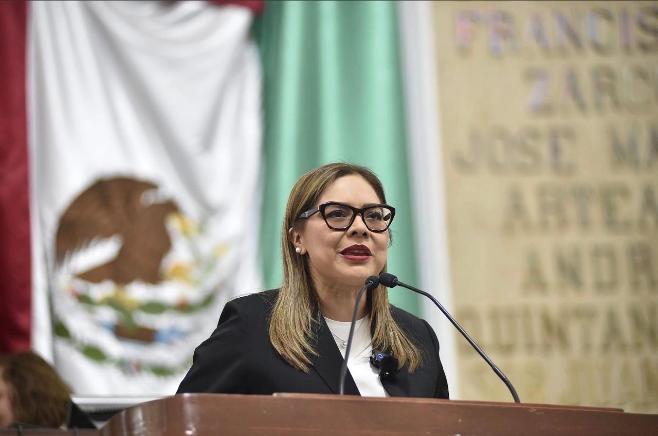 Con alegría, afecto y un ambiente de celebración, la Diputada Brenda Fabiola Ruiz Aguilar recibe un sinfín de felicitaciones por su cumpleaños de parte de sus compañeras y compañeros del Congreso de la Ciudad de México