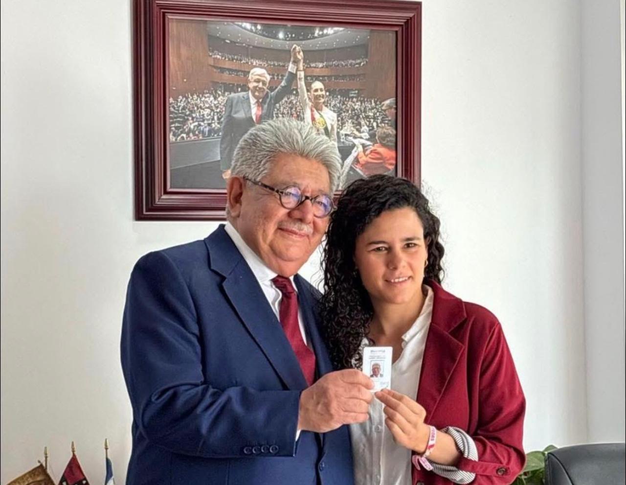 El Procurador General de la PROFEDET, Doctor Plácido Morales Vázquez, sostiene una fructífera reunión de trabajo con la Maestra Luisa María Alcalde Luján