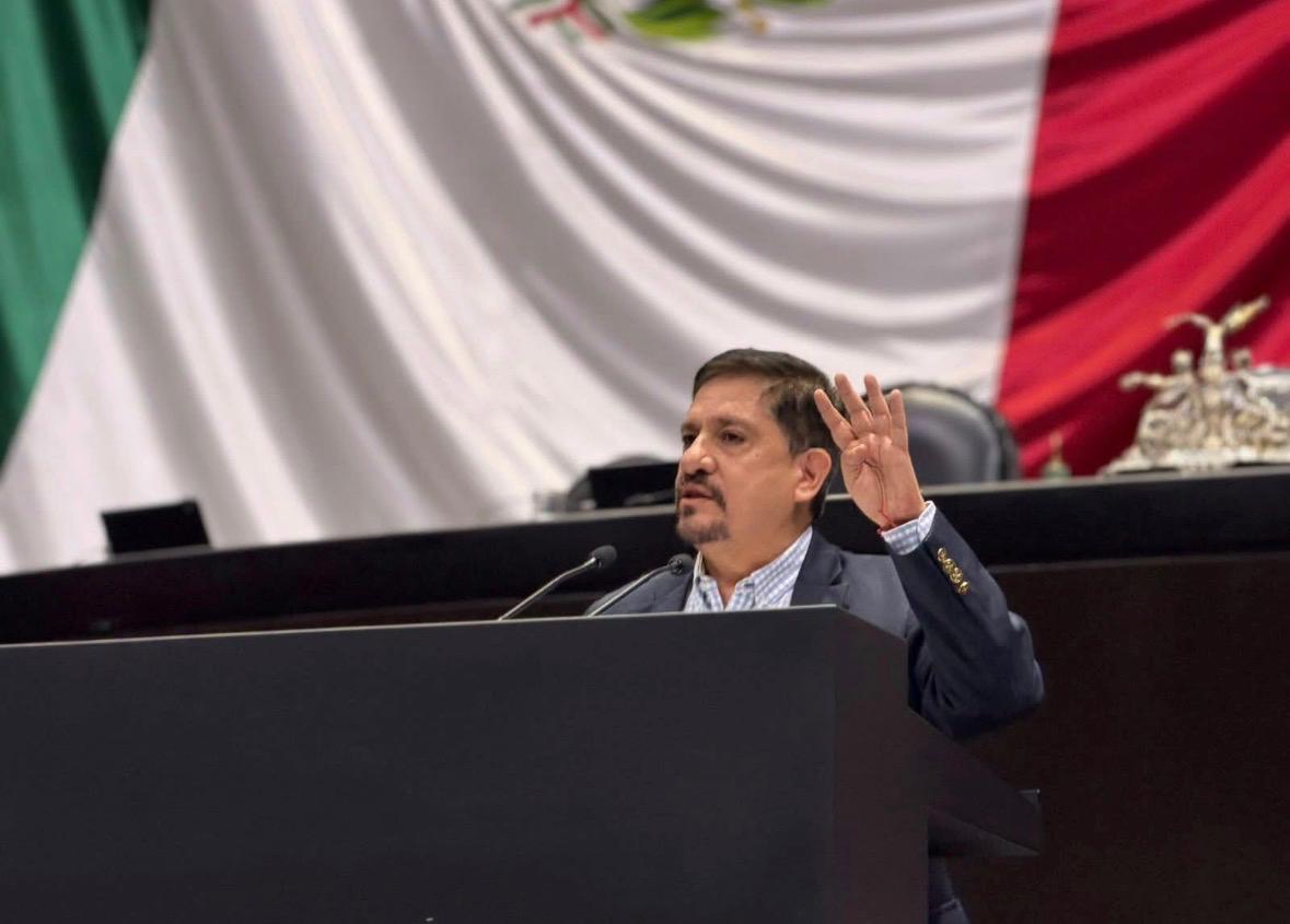 El Diputado doctor Luis Humberto Fernández Fuentes participó en los trabajos de la Comisión de Hacienda y Crédito Público, de la que es integrante, durante la defensa del dictamen por el que se reforman, adicionan y derogan diversas disposiciones de la Ley Federal de Derechos, derivado de una iniciativa presentada por la presidenta de México, la doctora Claudia Sheinbaum Pardo